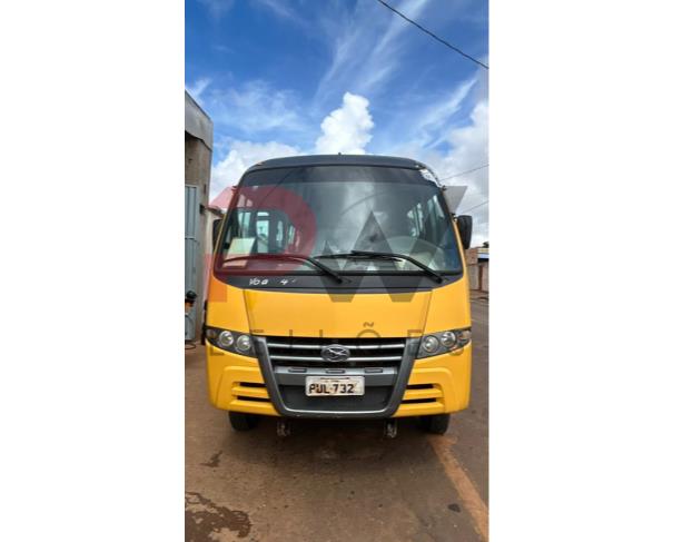 Foto de ONIBUS, MPOLO/VOLARE V8L 4X4 EO, AMARELA, 2014/2014, DIESEL, CHASSI: 93PB58M1MEC052883, RENAVAM: 01155067301, NO ESTADO EM QUE SE ENCONTRA.