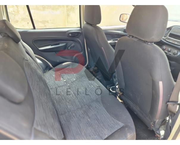 Foto de AUTOMOVEL, FIAT/UNO DRIVE 1.0, BRANCA, 2017/2018, ALCOOL/GASOLINA, CHASSI: 9BD195B4NJ0813403, RENAVAM: 01137964380, NO ESTADO EM QUE SE ENCONTRA.