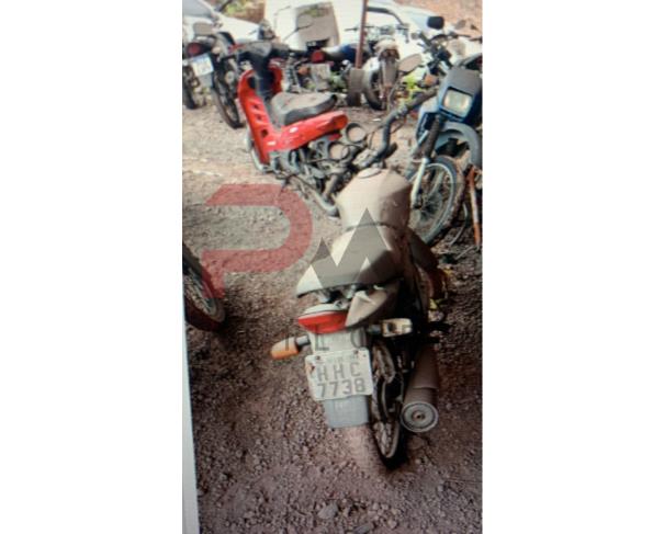 Foto de PASSAGEIRO / HONDA / CG 150 TITAN KS / Placa: HHC7738 / UF: MG / Município: Juiz de Fora / Ano fabricação: 2008 / Ano modelo: 2008 / Cor: CINZA / Chassi: 9C2KC08108R164872 / Motor: KC08E18164872 / RENAVAM: 00963192060, NO ESTADO EM QUE SE ENCONTRA.