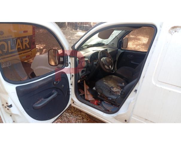 Foto de CAMINHONE FIAT/DOBLO AMBULANCIA, ALCOOL/GASOLINA, BRANCA, 2014/2014, CHASSI: ...38591, NO ESTADO EM QUE SE ENCONTRA.