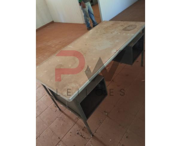 Foto de LOTE CONTENDO SUCATA DE BENS DIVERSOS, COMO MOBILIÁRIOS, ELETRODOMÉSTICOS, MATERIAIS DE INFORMÁTICA, ENTRE OUTROS, NO ESTADO EM QUE SE ENCONTRA.