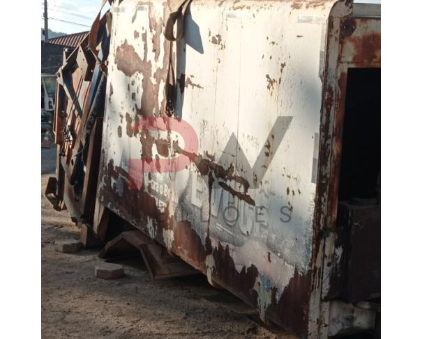 Foto de LOTE CONTENDO UM COMPACTADOR DE LIXO DE CARGA TRASEIRA, MARCA USIMECA, CAPACIDADE VOLUMÉTRICA PARA 15 M³ (QUINZE METROS CÚBICOS). USADO. NO ESTADO EM QUE SE ENCONTRA.
