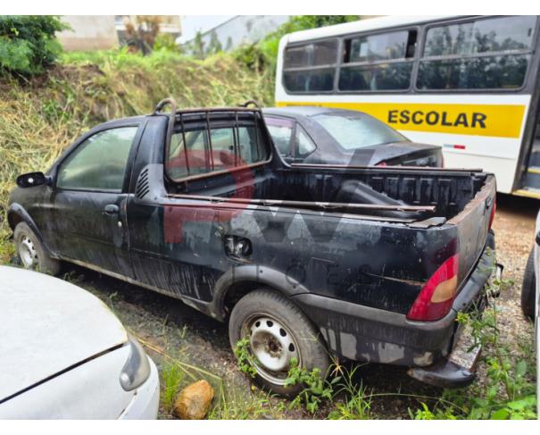 Foto de CAR/CAMINHONETE/C. ABERT, FIAT/STRADA FIRE, PRETA, GASOLINA, 2004/2005, CHASSI: 9BD27801052434748, RENAVAM: 845468669, NO ESTADO EM QUE SE ENCONTRA.