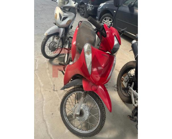 Foto de PASSAGEIRO / HONDA / BIZ 125 KS / Placa: HFU3515 / UF: MG /Município: Divinópolis  Ano fabricação: 2011 / Ano modelo: 2011 / Cor: VERMELHA / Chassi:9C2JC4810BR018033 /Motor: JC48E1B018033 / RENAVAM: 00349739129, NO ESTADO EM QUE SE ENCONTRA. 