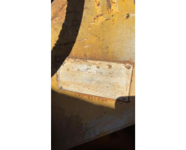 Foto de MOTONIVELADORA CATERPILLAR 120B, COR AMARELA, ANO 1989, NO ESTADO EM QUE SE ENCONTRA.