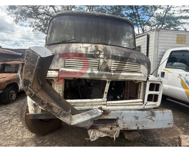 Foto de CARGA / CAMINHAO M.B./M.BENZ L 1113, 1985/1985, DIESEL, BRANCA, CHASSI: 34404312665926, RENAVAM: 00260599883, NO ESTADO EM QUE SE ENCONTRA. MOTOR AVARIADO. CHASSI SEM IMPLEMENTO.