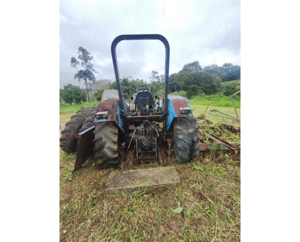Foto de LOTE CONTENDO TRATOR DESMONTADO NEW HOLLAND TL55E, ANO 2003, NO ESTADO EM QUE SE ENCONTRA.
