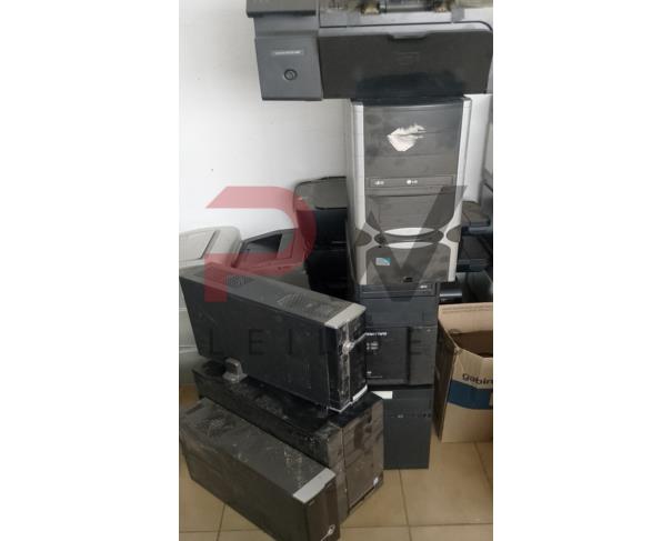 Foto de LOTE CONTENDO DIVERSOS EQUIPAMENTOS ELETRÔNICOS, TAIS COMO TELEVISORES, IMPRESSORAS, MONITORES DE VÍDEO, GABINETES DE COMPUTADORES, NOTEBOOKS, LAPTOPS, NOBREAKS, ESTABILIZADORES DE ENERGIA, TONERS E REFIS DE IMPRESSORAS, NO ESTADO EM QUE SE ENCONTRAM.