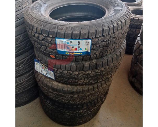 Foto de LOTE CONTENDO APROX. 20 PNEUS NOVOS, NO ESTADO EM QUE SE ENCONTRAM. 