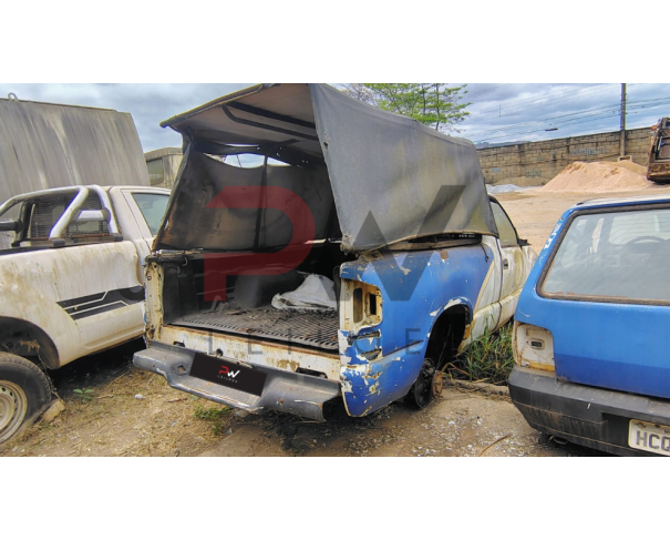 Foto de CARGA / CAMINHONETE GM/S10, 1995/1996, GASOLINA, BRANCA, CHASSI: 9BG124ARTSC901385, RENAVAM: 00640065546, NO ESTADO EM QUE SE ENCONTRA. MOTOR AVARIADO. ESTA SEM AS RODAS E PNEUS.
