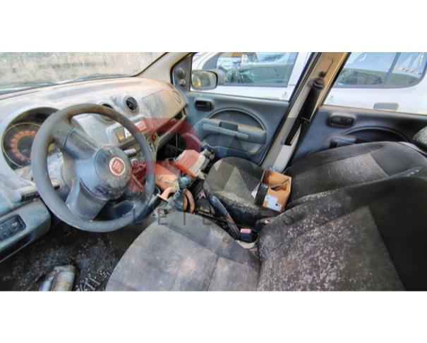 Foto de FIAT/UNO VIVACE 1.0, ALCOOL/GASOLINA, BRANCA, 2014/2014, CHASSI: 9BD195152E0600165, RENAVAM: 1013797423, NO ESTADO EM QUE SE ENCONTRA.