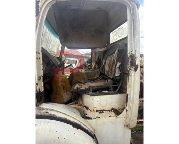 Foto de CARGA / CAMINHAO M.B./M.BENZ L 1113, 1985/1985, DIESEL, BRANCA, CHASSI: 34404312665926, RENAVAM: 00260599883, NO ESTADO EM QUE SE ENCONTRA. MOTOR AVARIADO. CHASSI SEM IMPLEMENTO.