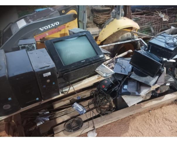 Foto de LOTE CONTENDO INFORMÁTICA E ELETRÔNICOS, NO ESTADO EM QUE SE ENCONTRA.