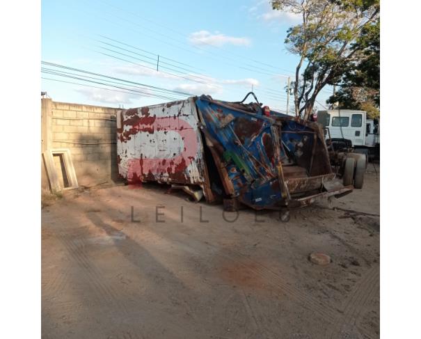 Foto de LOTE CONTENDO UM COMPACTADOR DE LIXO DE CARGA TRASEIRA, MARCA USIMECA, CAPACIDADE VOLUMÉTRICA PARA 15 M³ (QUINZE METROS CÚBICOS). USADO. NO ESTADO EM QUE SE ENCONTRA.
