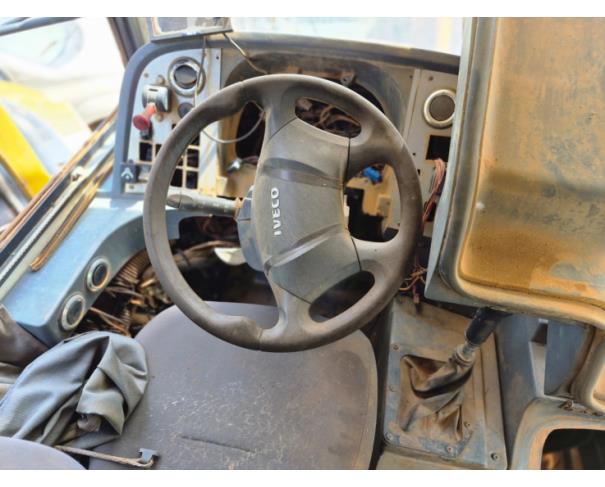 Foto de ONIBUS IVECO/SENIORCLASS 150SE, DIESEL, AMARELA, 2016/2017, CHASSI: 93ZA01LF0H8931338, RENAVAM: 01114105047, NO ESTADO EM QUE SE ENCONTRA.