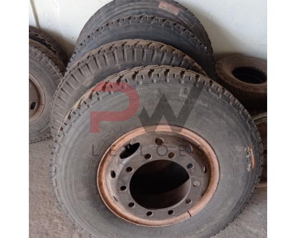 Foto de LOTE CONTENDO APROX. 30 PNEUS REFORMADOS (MARCAS, MODELOS E TAMANHOS VARIADOS), NO ESTADO EM QUE SE ENCONTRAM. 