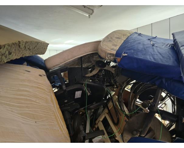 Foto de LOTE COMPOSTO POR SUCATA DE: MATERIAL HOSPITALAR, MOBILIÁRIOS, ELETRODOMÉSTICOS, CÂMARA FRIA, NO ESTADO EM QUE SE ENCONTRAM.