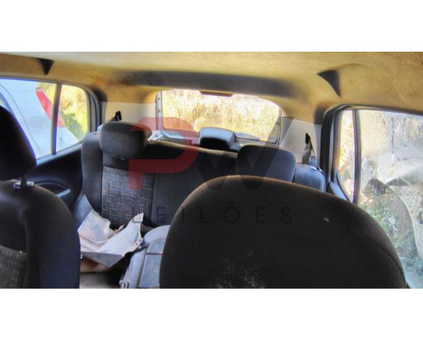 Foto de FIAT/UNO VIVACE 1.0, ALCOOL/GASOLINA, BRANCA, 2014/2014, CHASSI: 9BD195152E0586221, RENAVAM: 1010132587, NO ESTADO EM QUE SE ENCONTRA.