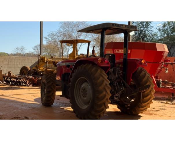 Foto de TRATOR MASSEY FERGUSON 4283, COR VERMELHA, ANO 2012, NO ESTADO EM QUE SE ENCONTRA.