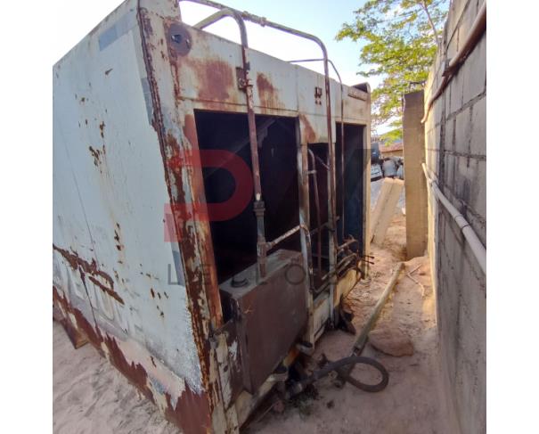 Foto de LOTE CONTENDO UM COMPACTADOR DE LIXO DE CARGA TRASEIRA, MARCA USIMECA, CAPACIDADE VOLUMÉTRICA PARA 15 M³ (QUINZE METROS CÚBICOS). USADO. NO ESTADO EM QUE SE ENCONTRA.