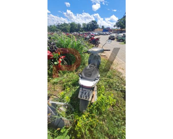 Foto de  PASSAGEIRO / HONDA / BIZ 125 KS / Placa: HKG6193 / UF: MG / Município: Sete Lagoas / Ano fabricação: 2007 / Ano modelo: 2007 / Cor: BRANCA / Chassi: 9C2JA04108R024051 / Motor: JA04E18024051 / RENAVAM: 00110283392, NO ESTADO EM QUE SE ENCONTRA. 