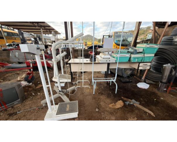 Foto de LOTE CONTENDO EQUIPAMENTOS HOSPITALARES, NO ESTADO EM QUE SE ENCONTRA.