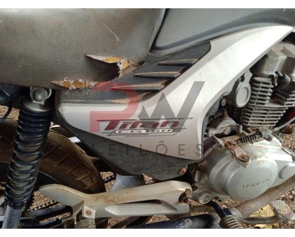 Foto de PASSAGEIRO / HONDA /  CG 150 TITAN ESD /Placa: HGK8356 / UF:MG / Município:Governador Valadares Ano fabricação: 2011 / Ano modelo: 2011 / Cor: PRATA / Chassi: 9C2KC1650BR554972 / Motor: KC16E5B554972 /RENAVAM: 00369140346