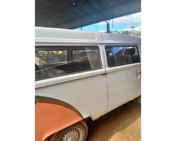 Foto de CAMIONETA VW/KOMBI, 2013/2014, ALC/GASOL, BRANCA, 9 LUGARES, CHASSI: 9BWMF07X8EP007978, RENAVAM: 00559037074, NO ESTADO EM QUE SE ENCONTRA.