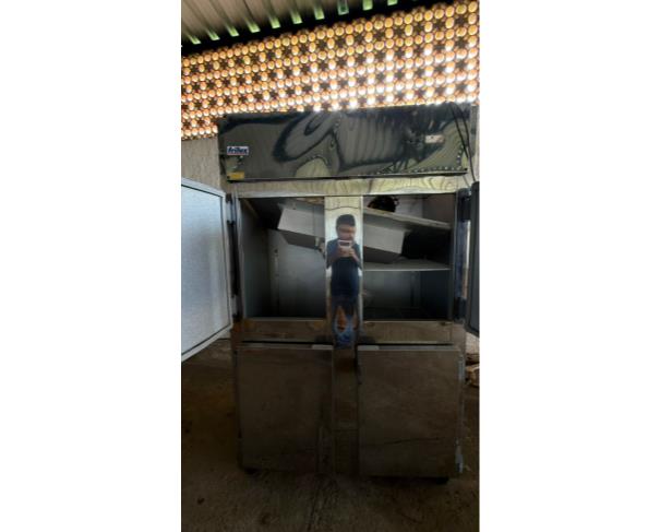 Foto de LOTE CONTENDO CÂMARA FRIA, NO ESTADO EM QUE SE ENCONTRA.