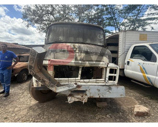Foto de CARGA / CAMINHAO M.B./M.BENZ L 1113, 1985/1985, DIESEL, BRANCA, CHASSI: 34404312665926, RENAVAM: 00260599883, NO ESTADO EM QUE SE ENCONTRA. MOTOR AVARIADO. CHASSI SEM IMPLEMENTO.
