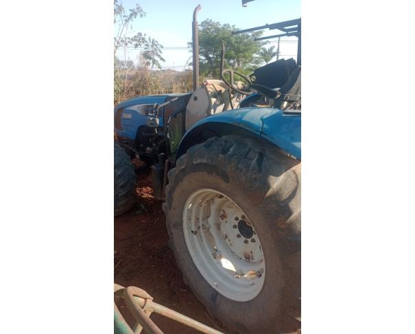 Foto de TRATOR AGRÍCOLA LS PLUS 80, 4X4, ANO 2015, SÉRIE: CML 1000001186, CHASSI: 9BLP08001FG000013, NO ESTADO EM QUE SE ENCONTRA.