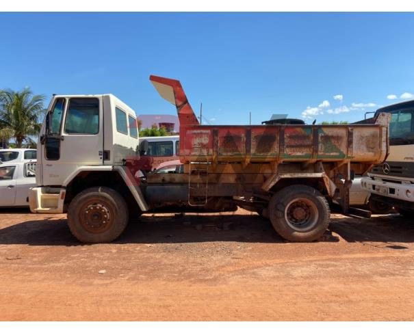 Foto de CAR/CAMINHÃO BASCULANTE FORD/CARGO1717 E, DIESEL,  ANO/MOD 2006/2006, COR BRANCA, NO ESTADO EM QUE SE ENCONTRA.
