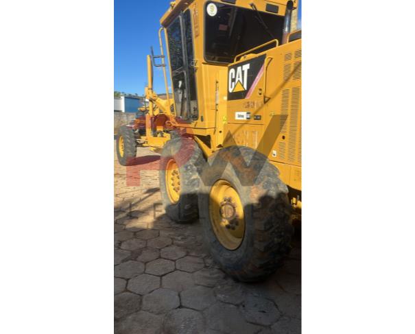 Foto de MOTONIVELADORA CATERPILLAR 120K, AMARELA, SERIE: KHX58530  CHASSI: CAT120KMJAP06027, NO ESTADO EM QUE SE ENCONTRA.