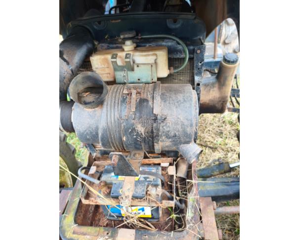 Foto de LOTE CONTENDO TRATOR DESMONTADO NEW HOLLAND TL55E, ANO 2003, NO ESTADO EM QUE SE ENCONTRA.