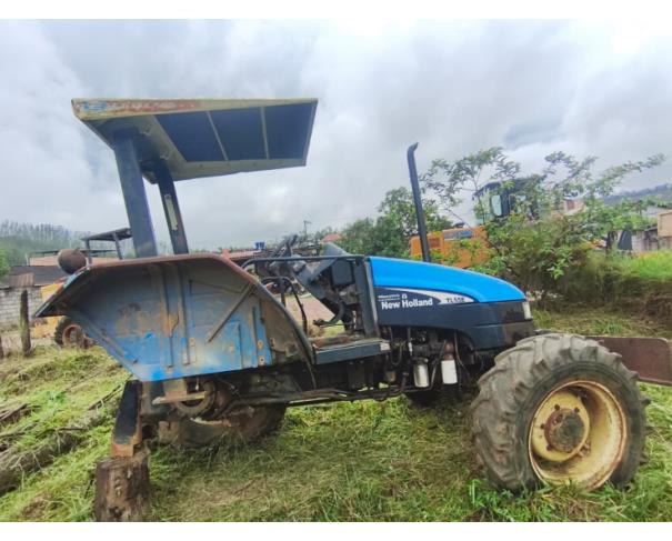 Foto de LOTE CONTENDO TRATOR NEW HOLLAND TL55E, ANO 2003, NO ESTADO EM QUE SE ENCONTRA.