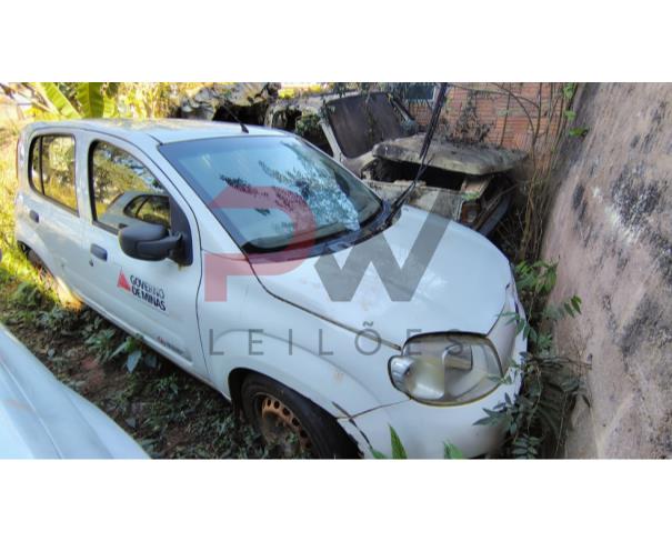 Foto de FIAT/UNO VIVACE 1.0, ALCOOL/GASOLINA, BRANCA, 2014/2014, CHASSI: 9BD195152E0586221, RENAVAM: 1010132587, NO ESTADO EM QUE SE ENCONTRA.