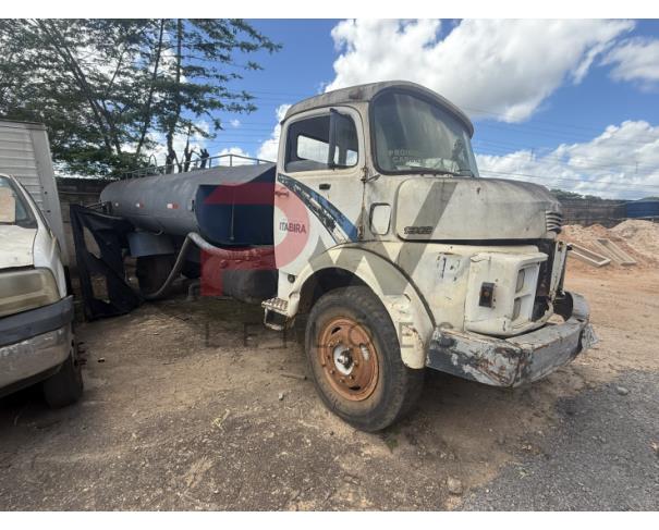 Foto de CARGA / CAMINHAO M.B./M.BENZ L 1113, 1980/1980, DIESEL, BRANCA, CHASSI: 34404112514167, RENAVAM: 239434650, NO ESTADO EM QUE SE ENCONTRA. O MOTOR SE ENCONTRA MONTADO FORA DO VEÍCULO.