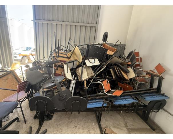 Foto de LOTE CONTENDO SUCATA DE CADEIRAS E LONGARINAS, NO ESTADO EM QUE SE ENCONTRAM.