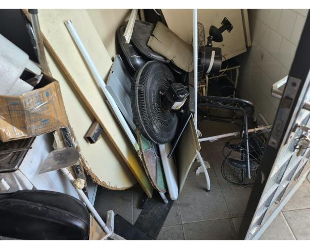 Foto de LOTE COMPOSTO POR SUCATA DE: MATERIAL HOSPITALAR, MOBILIÁRIOS, ELETRODOMÉSTICOS, CÂMARA FRIA, NO ESTADO EM QUE SE ENCONTRAM.