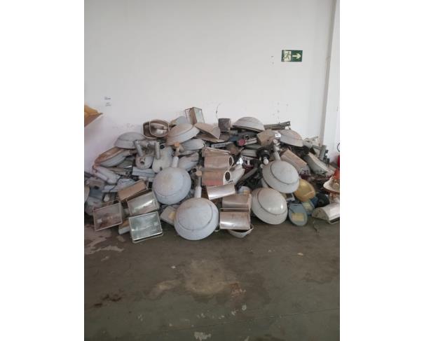 Foto de LOTE CONTENDO LUMINÁRIAS, NO ESTADO EM QUE SE ENCONTRA.