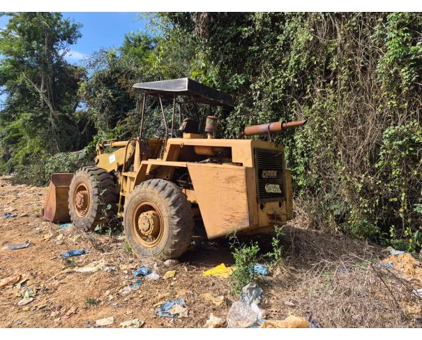 Foto de TRACAO TRATOR DE RODAS M.A./MICHIGAN, DIESEL, AMARELA, ANO: 1986, PLACA: GVP-2236, CHASSI: 4195D161BRC, RENAVAM: 00246096934, NO ESTADO EM QUE SE ENCONTRA.