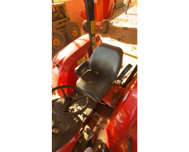 Foto de TRATOR MASSEY FERGUSON 4283, COR VERMELHA, ANO 2012, NO ESTADO EM QUE SE ENCONTRA.