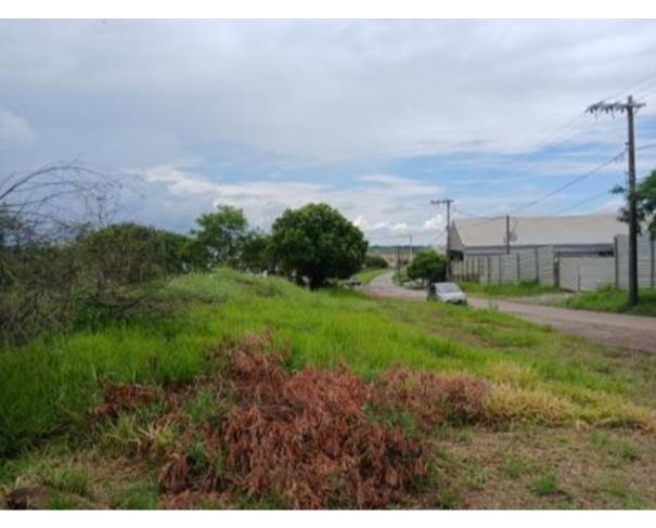 Foto de Lote nº 12, Quadra nº 04, situado na Rua Imbiara, no loteamento denominado Distrito Industrial, Araxá/MG, com área de 2.751,50m², matriculado sob nº 19.490 no Registro de Imóveis de Araxá.