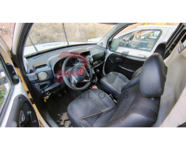 Foto de FIAT/DOBLO 1.8 ATENA AMB, ALCOOL/GASOLINA, BRANCA, 2014/2015, CHASSI: 9BD223156F2038957, RENAVAM: 1058921387, NO ESTADO EM QUE SE ENCONTRA.