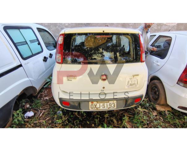 Foto de FIAT/UNO VIVACE 1.0, ALCOOL/GASOLINA, BRANCA, 2014/2014, CHASSI: 9BD195152E0581470, RENAVAM: 1007104705 , NO ESTADO EM QUE SE ENCONTRA.
