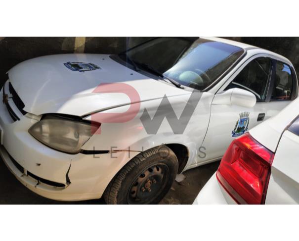Foto de I/CHEVROLET CLASSIC LS, ALCOOL/GASOLINA, BRANCA, 2014/2015, CHASSI: 8AGSU19F0FR105635, RENAVAM: 1015215422, NO ESTADO EM QUE SE ENCONTRA.