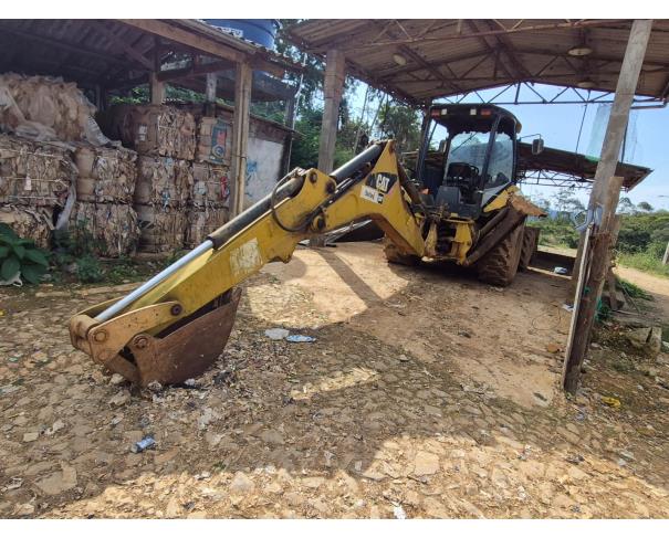 Foto de RETROESCAVADEIRA  CATERPILLAR , ANO: 2013, SÉRIE: G4D48847, NO ESTADO EM QUE SE ENCONTRA.