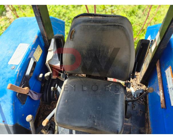 Foto de LOTE CONTENDO TRATOR NEW HOLLAND TT4030, AZUL, ANO: 2011, Nº DE SÉRIE: ZBCBB5539, NO ESTADO EM QUE SE ENCONTRA.