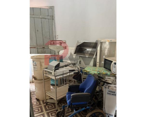 Foto de LOTE CONTENDO SUCATA HOSPITALAR, NO ESTADO EM QUE SE ENCONTRAM.