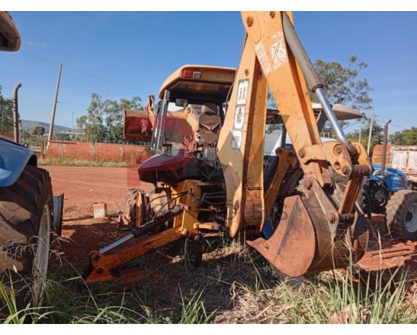 Foto de RETROESCAVADEIRA JCB, 4X4, ANO 2012,NUMEROS DE PLAQUETA 9B9214T74DBDT4524 - *S1N028445* - 441/00760/12/106587 – JCB2132524JCB – 448/57470/12/72425 – 450/44800/07/15113 – 03/2200, NO ESTADO EM QUE SE ENCONTRA. 
